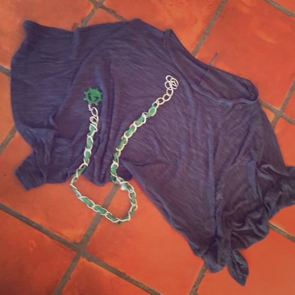 Blue blouse and green chain belt - Picture 1 of 1